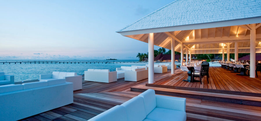 Diamonds Thudufushi Aqua Over Water Lounge und Meer