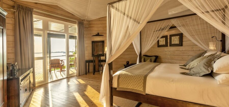 Komandoo Island Resort & Spa Jacuzzi Beach Villa Interior