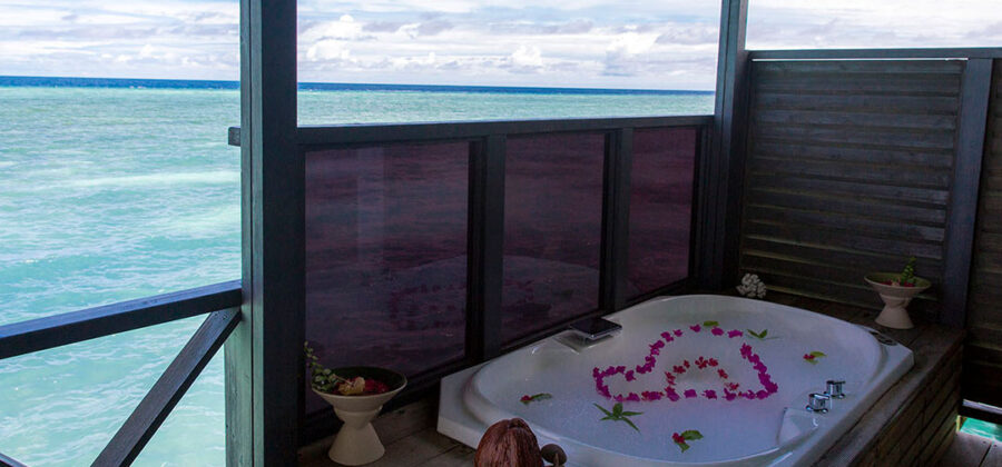 Kuredu Island Resort & Spa Honeymoon Suite Badewanne