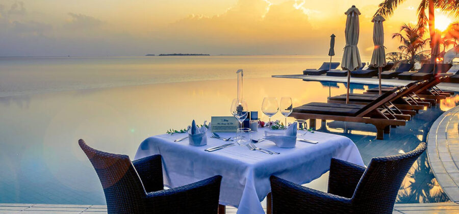 Kuredu Island Resort & Spa Sangu Pool Dinner