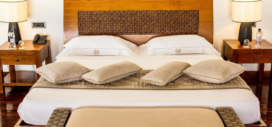Palm Beach Island Resort & Spa Maldives Suite Bett
