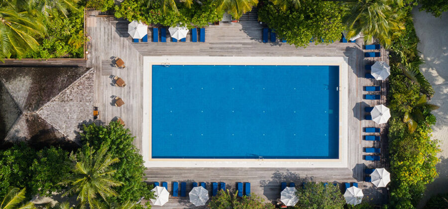 Vilamendhoo Island Resort Pool